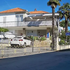 https://apartment-vlado-sukosan.hotelinzadar.com